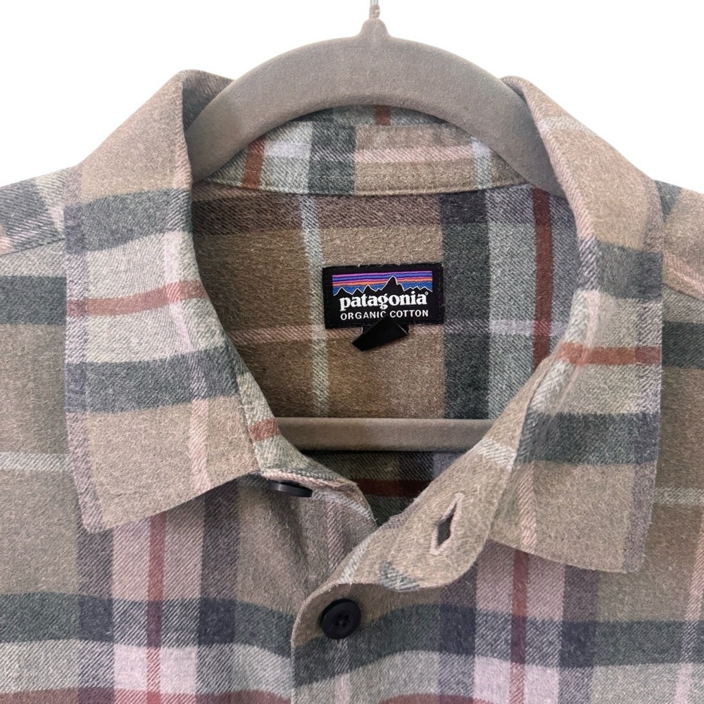 Patagonia Men's Organic Cotton Fjord Flannel Shirt in Sage Khaki Size Large - Picture 5 of 10